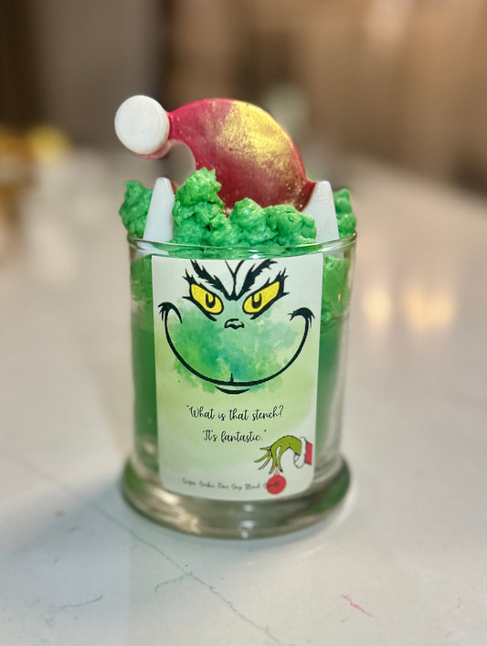 10oz Soy blend Grinch candle!!