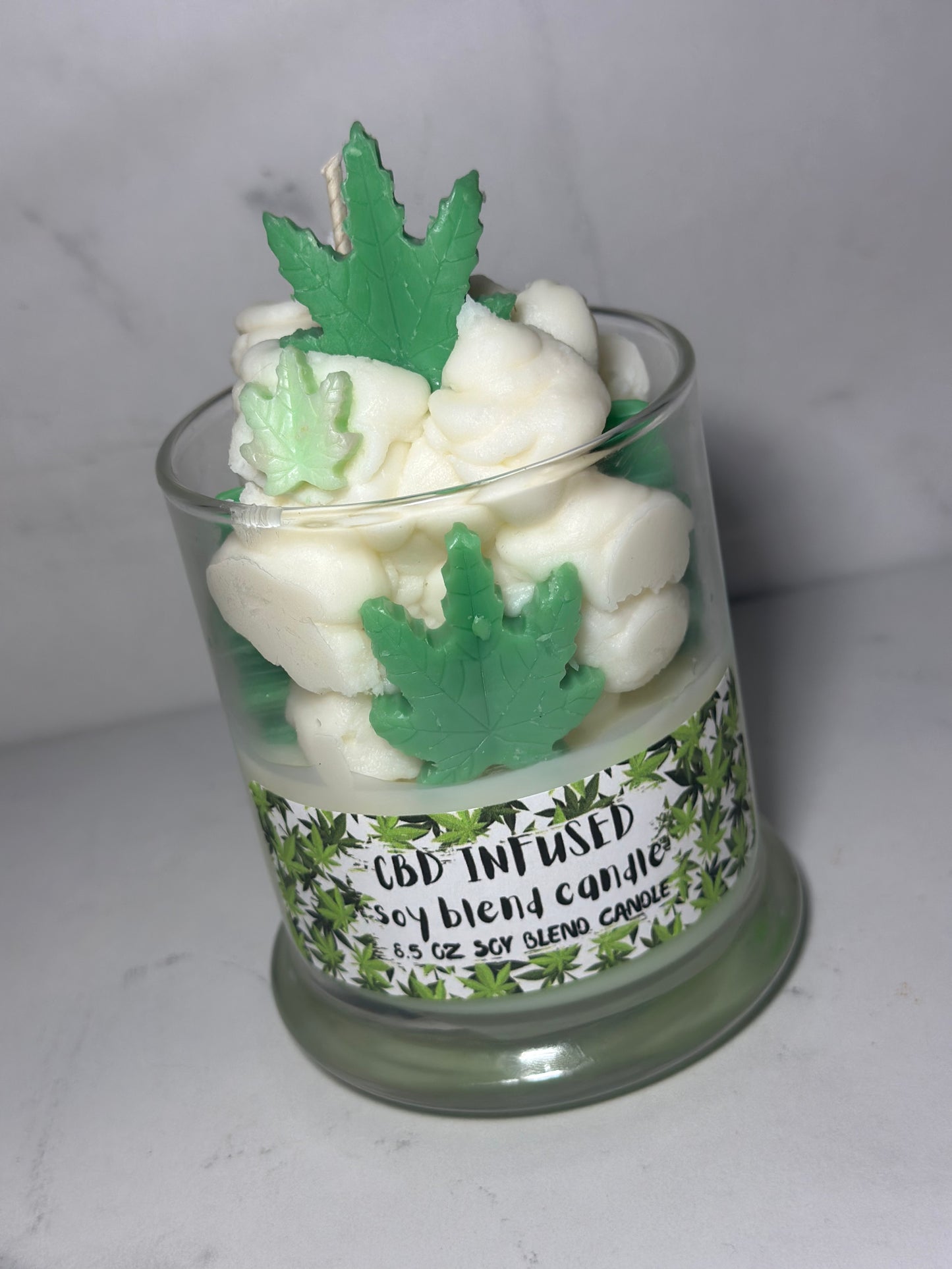 🌿 8.5 oz CBD-Scented Soy Blend Candle (Design Only – No Actual Cannabis or CBD) 🌿