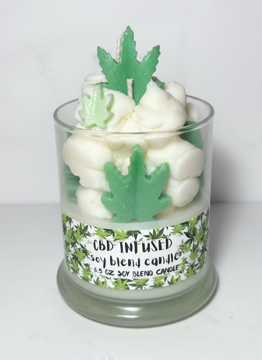 🌿 8.5 oz CBD-Scented Soy Blend Candle (Design Only – No Actual Cannabis or CBD) 🌿