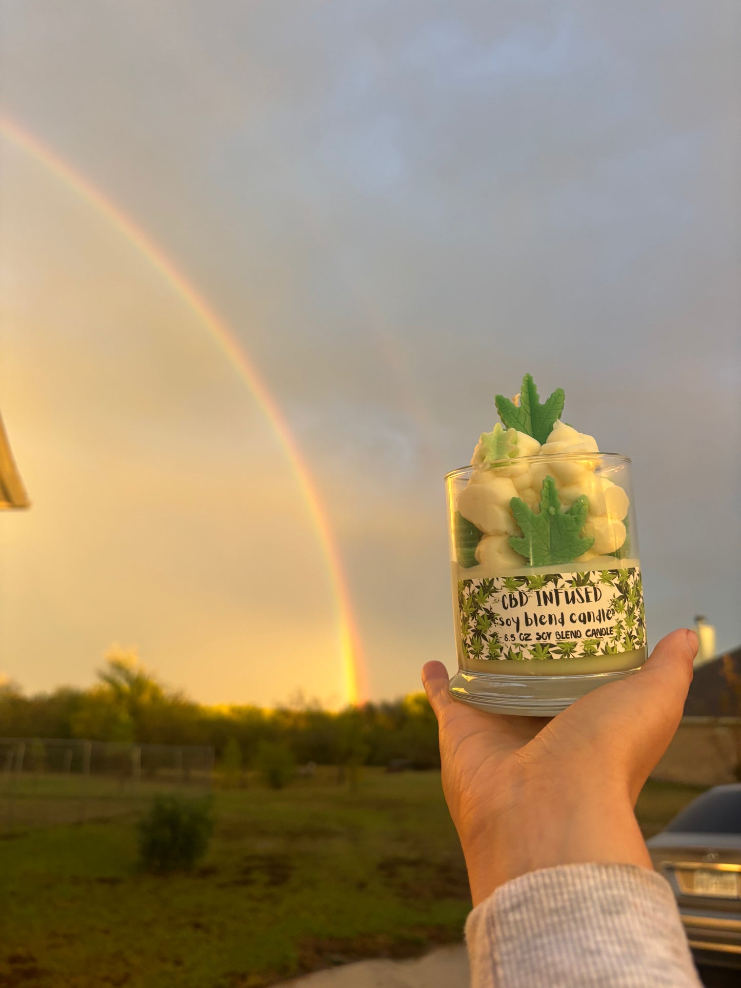 🌿 8.5 oz CBD-Scented Soy Blend Candle (Design Only – No Actual Cannabis or CBD) 🌿